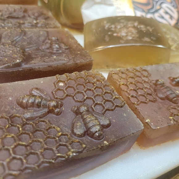 Wildcrafted-Botanical- Roman Chamomile• Honey•Vanilla Bean Soap- 5pc Spa Basket - Picture 2 of 6
